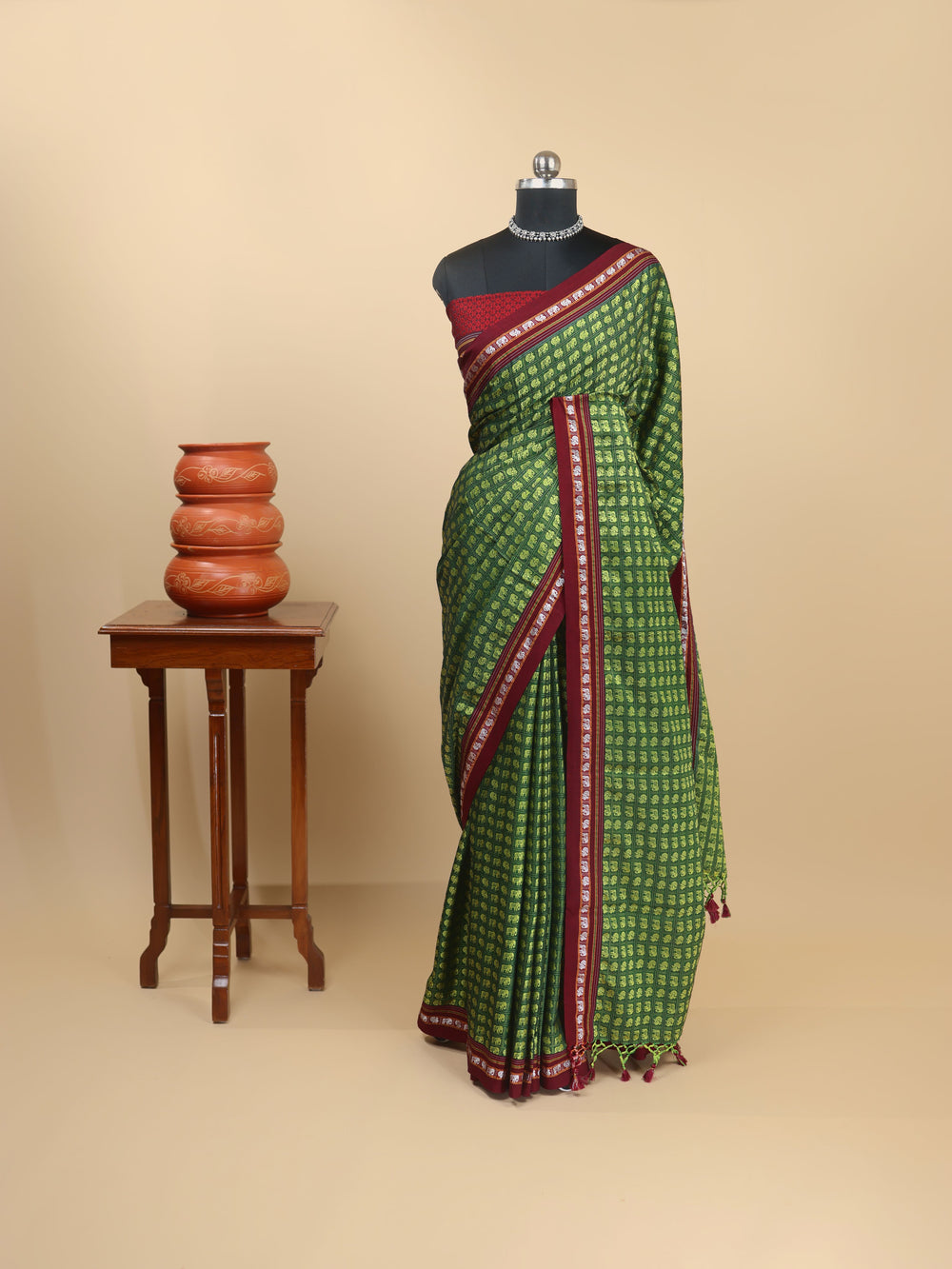 Gajmayuri Khun Saree