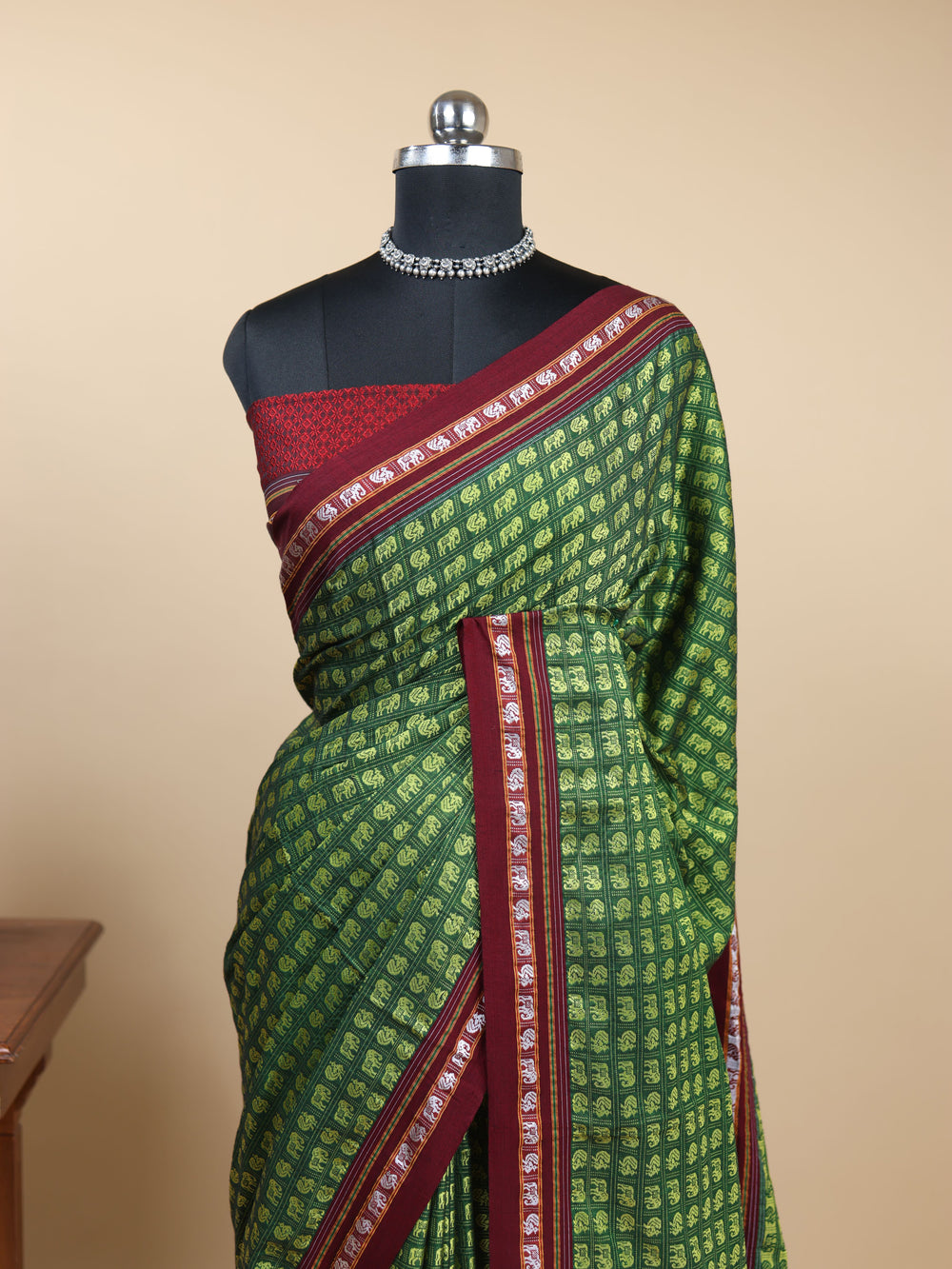 Gajmayuri Khun Saree